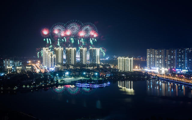 焰火  烟花  天空剧院  夜晚  长兴湖  绽放