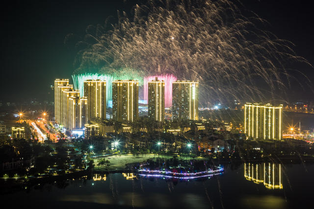 焰火  烟花  天空剧院  夜晚  长兴湖  绽放
