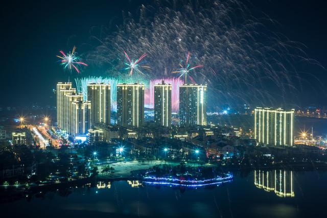 焰火  烟花  天空剧院  夜晚  长兴湖  绽放