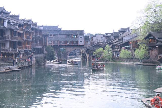 春天 5A景区 凤凰古城 船 江 绿水青山 踏青