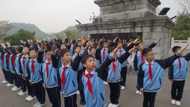 嘉禾：清明祭英烈   丰碑励童心