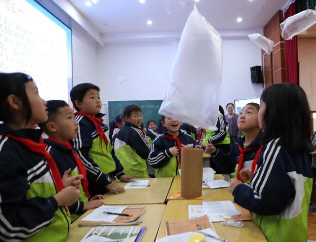  趣味小实验     点燃科学梦