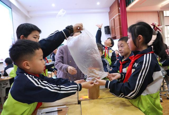  趣味小实验     点燃科学梦
