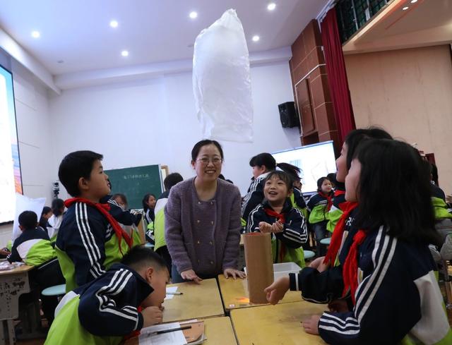  趣味小实验     点燃科学梦