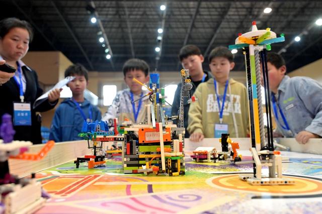 科技  竞技  机器人  竞赛  魅力