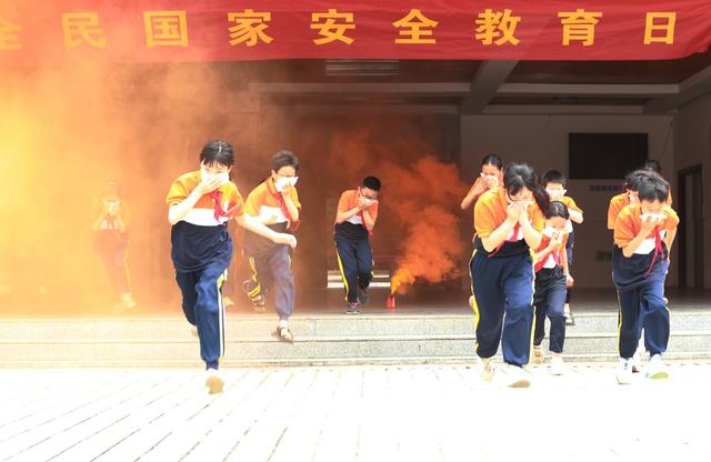  共筑   国家安全   防线