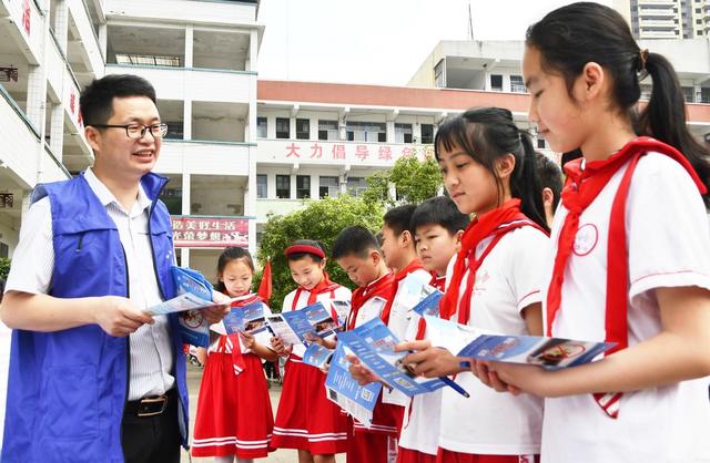  共筑  国家安全  防线