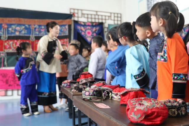 小朋友 湘西 陈列室 吉首 非遗 幼儿园 服饰 文化 传统  传承