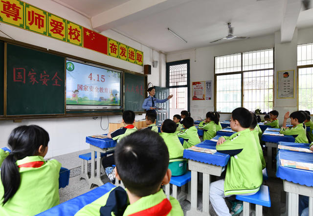 全民爱国教育、学校、手抄报、主题班会、法官、国保大队、保密办