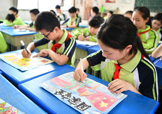 全民爱国教育、学校、手抄报、主题班会、法官、国保大队、保密办
