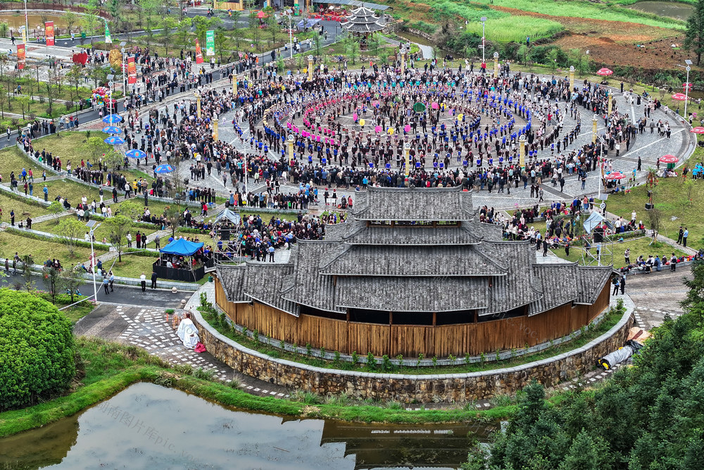 大戊梁、民俗活动、特色美食、农特产品展、游客、载歌载舞、歌会