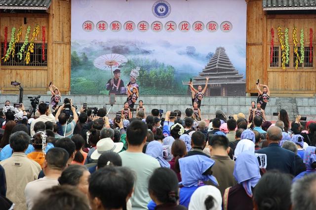 大戊梁、民俗活动、特色美食、农特产品展、游客、载歌载舞、歌会