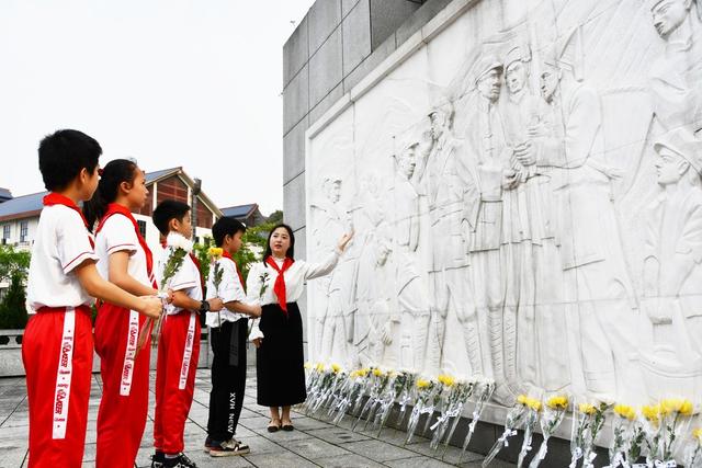  清明祭英烈
