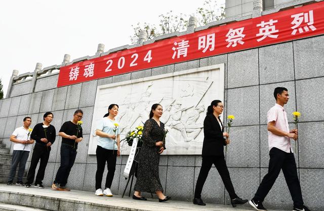  清明祭英烈
