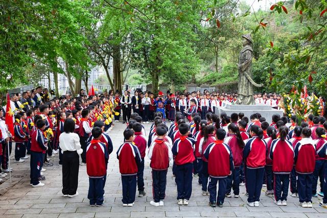 祭奠英烈   民族英雄