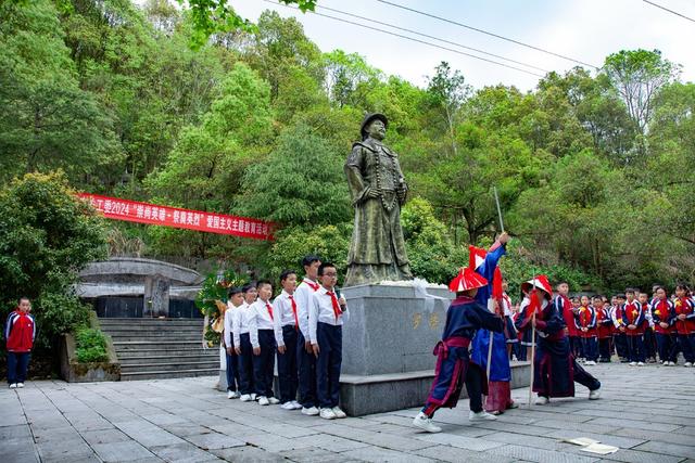 祭奠英烈   民族英雄