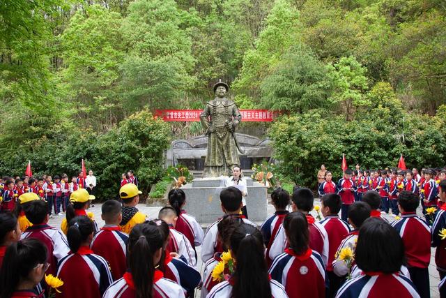 祭奠英烈   民族英雄