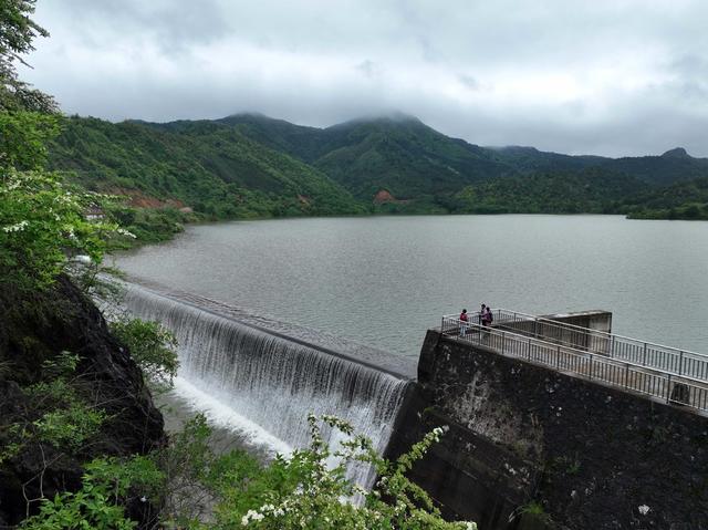 水库、强降雨、溢洪、安全