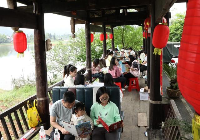 快乐阅读迎接世界读书日
