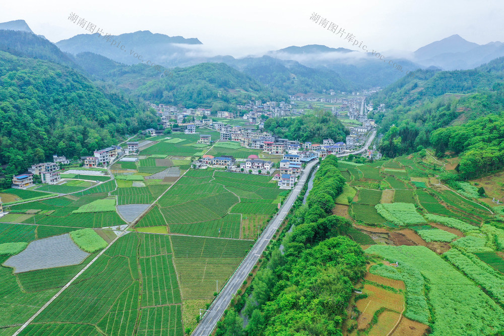 湖南 湘西 龙山 乡村 云雾 青山 公路 小溪 村庄 田园