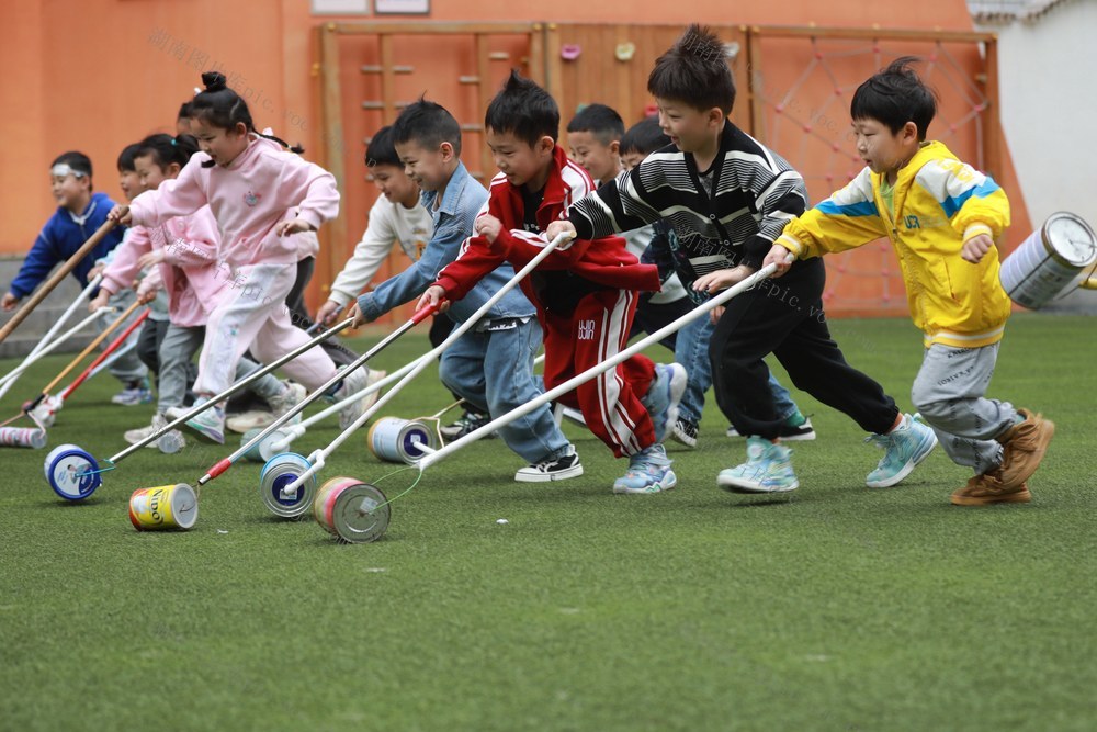 环保 湘西 土家族 小朋友 苗族 幼儿园 湖南 低碳 高脚马 滚筒 地球日