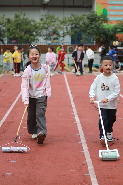 环保 湘西 土家族 小朋友 苗族 幼儿园 湖南 低碳 高脚马 滚筒 地球日