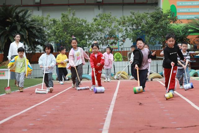 环保 湘西 土家族 小朋友 苗族 幼儿园 湖南 低碳 高脚马 滚筒 地球日