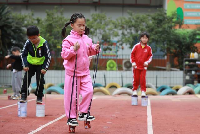 环保 湘西 土家族 小朋友 苗族 幼儿园 湖南 低碳 高脚马 滚筒 地球日