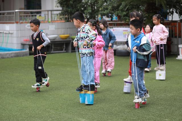环保 湘西 土家族 小朋友 苗族 幼儿园 湖南 低碳 高脚马 滚筒 地球日