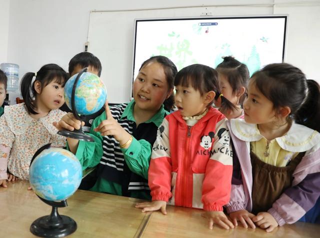   保护地球   从小做起
     