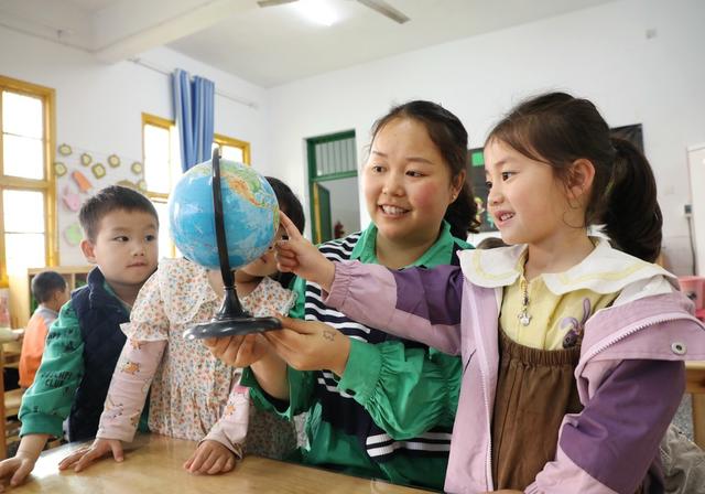   保护地球   从小做起
     