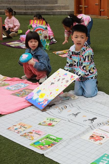 世界图书日 图书 蔬菜 义卖 跳蚤 湘西 土家族 小朋友
帮扶 苗族 湖南 幼儿园