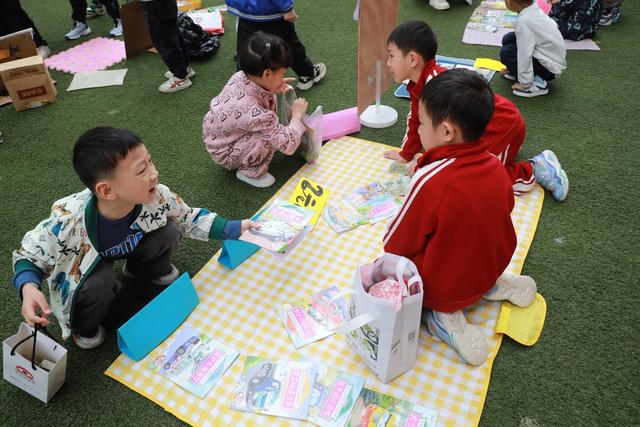 世界图书日 图书 蔬菜 义卖 跳蚤 湘西 土家族 小朋友
帮扶 苗族 湖南 幼儿园
