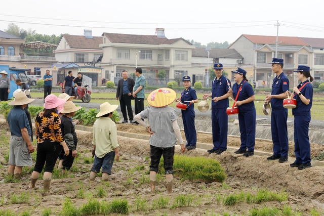  Fire fighting three stick drum singing in the field Xiejiapu Town Gangzhongping Village