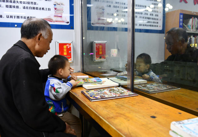 世界读书日、阅读环境、爱读书、读好书、善读书、夜深、书香浓
