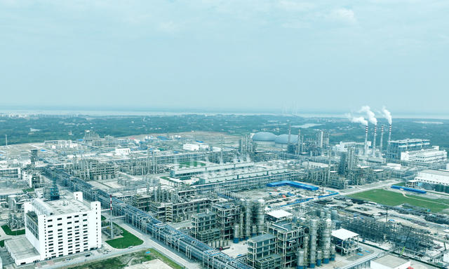 破解“化工围江”