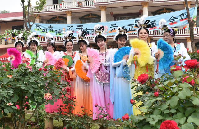 乡村振兴  月季花  产业发展  就业 美丽乡村 文旅发展