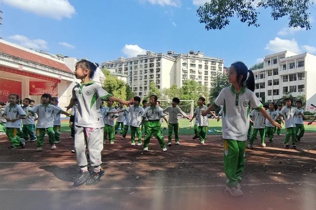 小学 湘西 土家族 非遗 学生 文化 摆手舞 传授 传承 魅力 动作