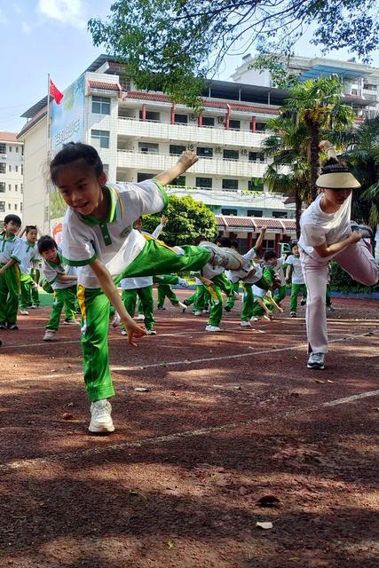 小学 湘西 土家族 非遗 学生 文化 摆手舞 传授 传承 魅力 动作