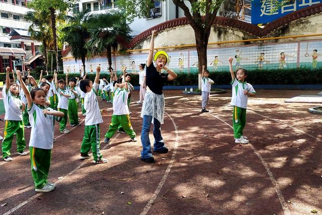 小学 湘西 土家族 非遗 学生 文化 摆手舞 传授 传承 魅力 动作