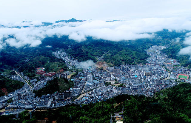 湖南桂东 雨 山（县）城 美 罗霄山脉