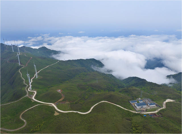  江永燕子山  云雾缭绕  山杜鹃 电机组、云海、山峦 