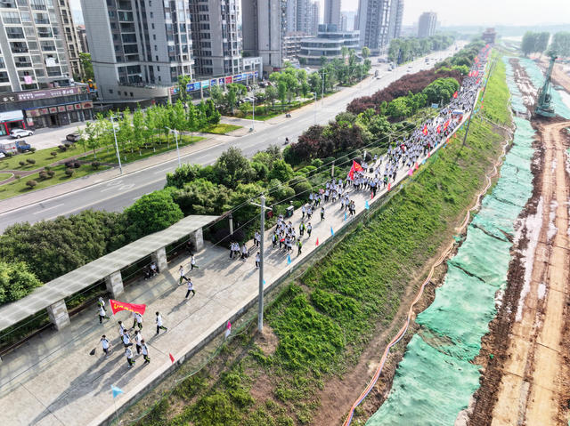 教育  普通高中  体育活动  远足  大自然