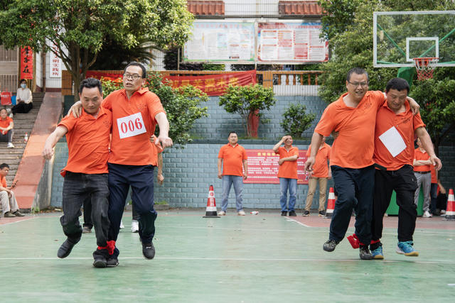活动   团建  职工  交通  集体 