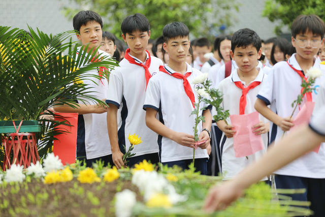 清明 扫墓 烈士