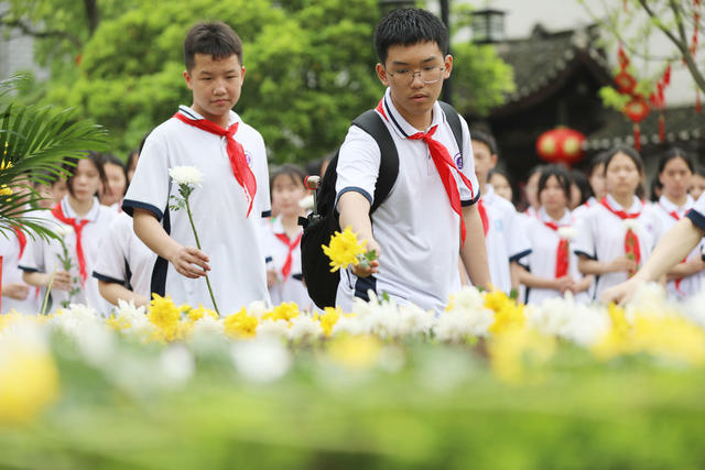 清明 扫墓 烈士