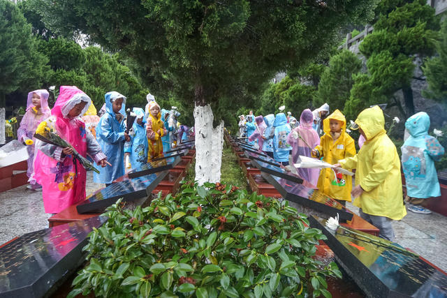 湖南，湘西，节气，清明，悼念，烈士，陵园，小朋友，小学生