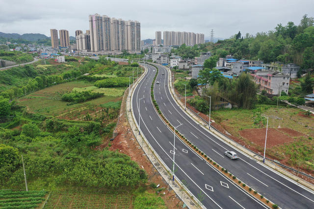 湖南 湘西 龙山 道路 潇湘大道 城市 建设 通车