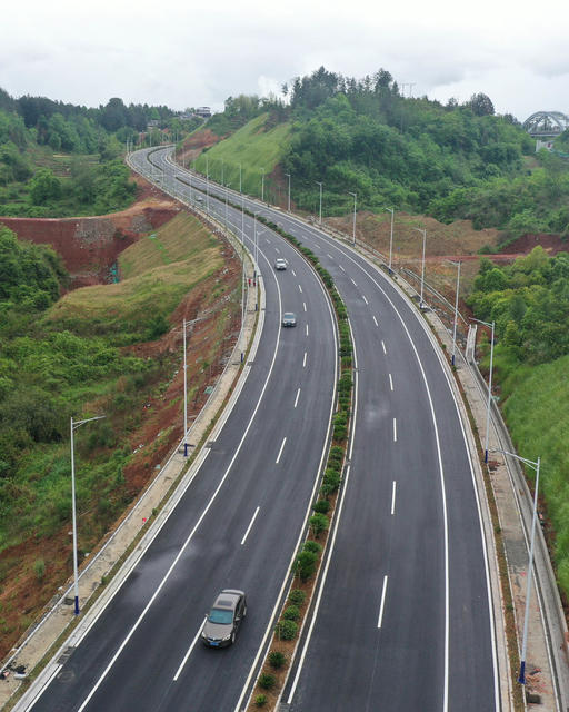 湖南 湘西 龙山 道路 潇湘大道 城市 建设 通车