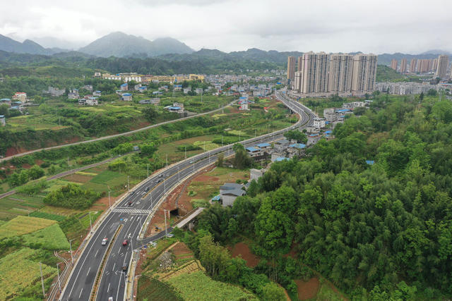 湖南 湘西 龙山 道路 潇湘大道 城市 建设 通车